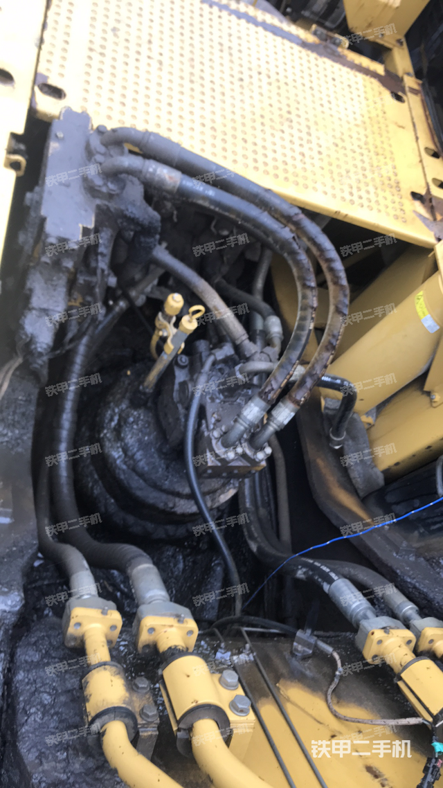 回转马达和主控阀（整机外观）