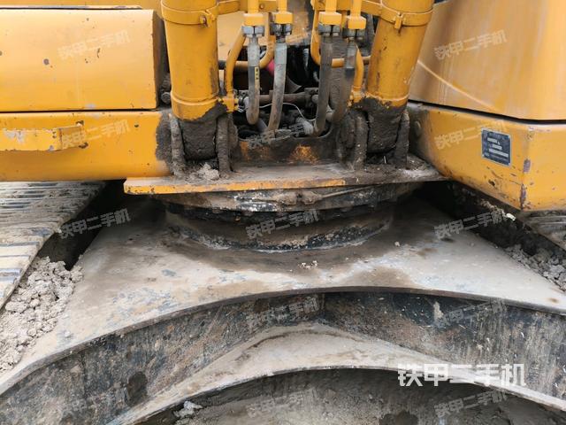 轉(zhuǎn)盤和下車架正前（工作和回轉(zhuǎn)裝置）