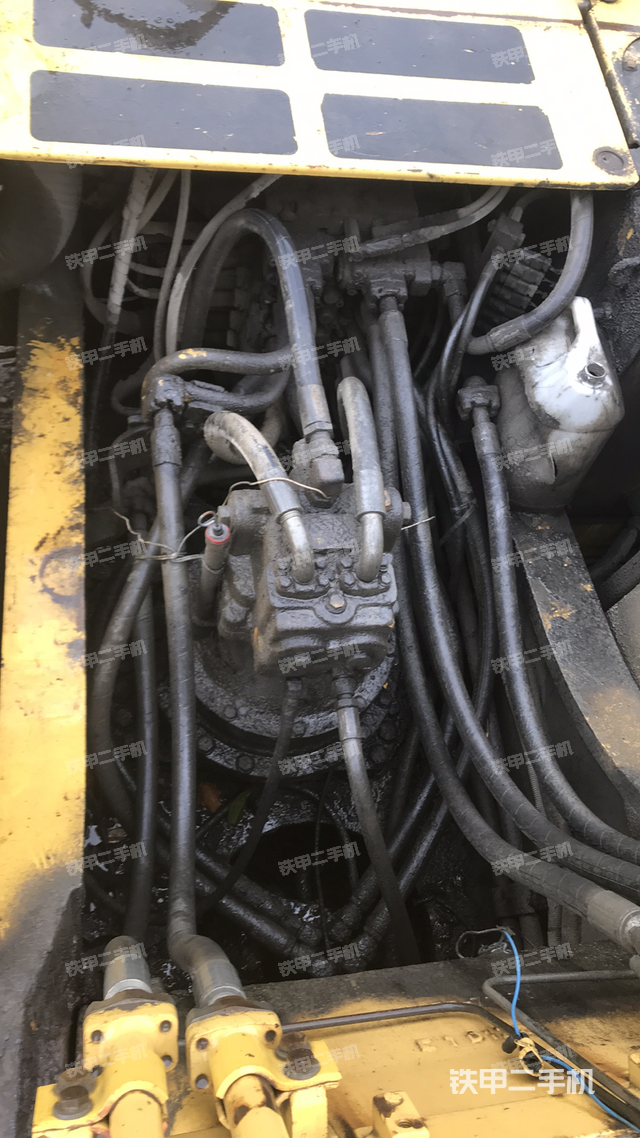 回转马达和主控阀（整机外观）