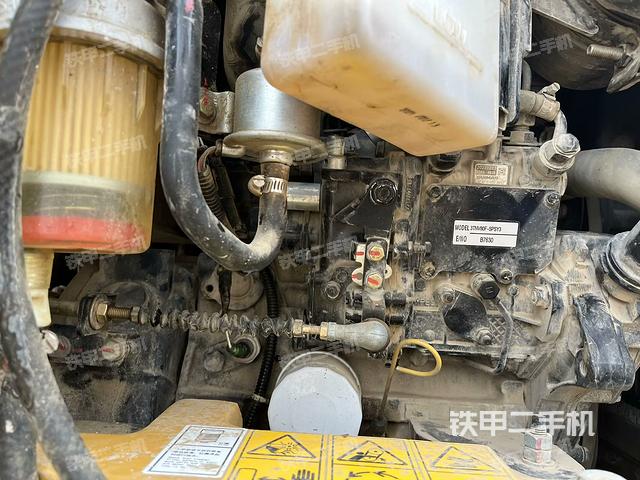液壓泵艙室正面整體(整機(jī)外觀) 液壓泵艙室正面整體(整機(jī)外觀)