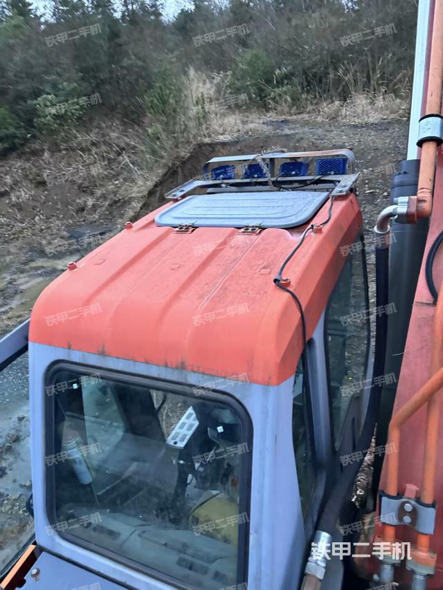 驾驶室顶部（整机外观）