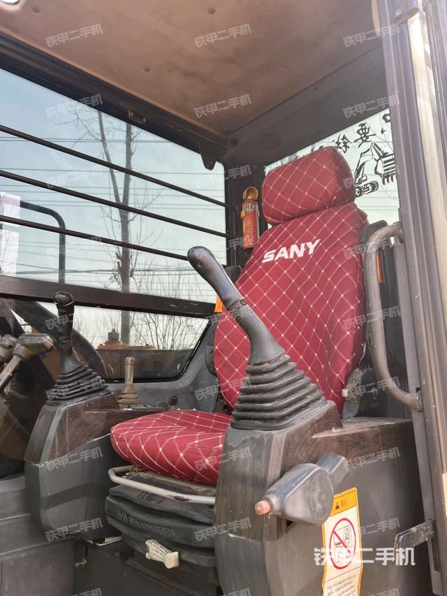 駕駛室頂部（整機(jī)外觀）