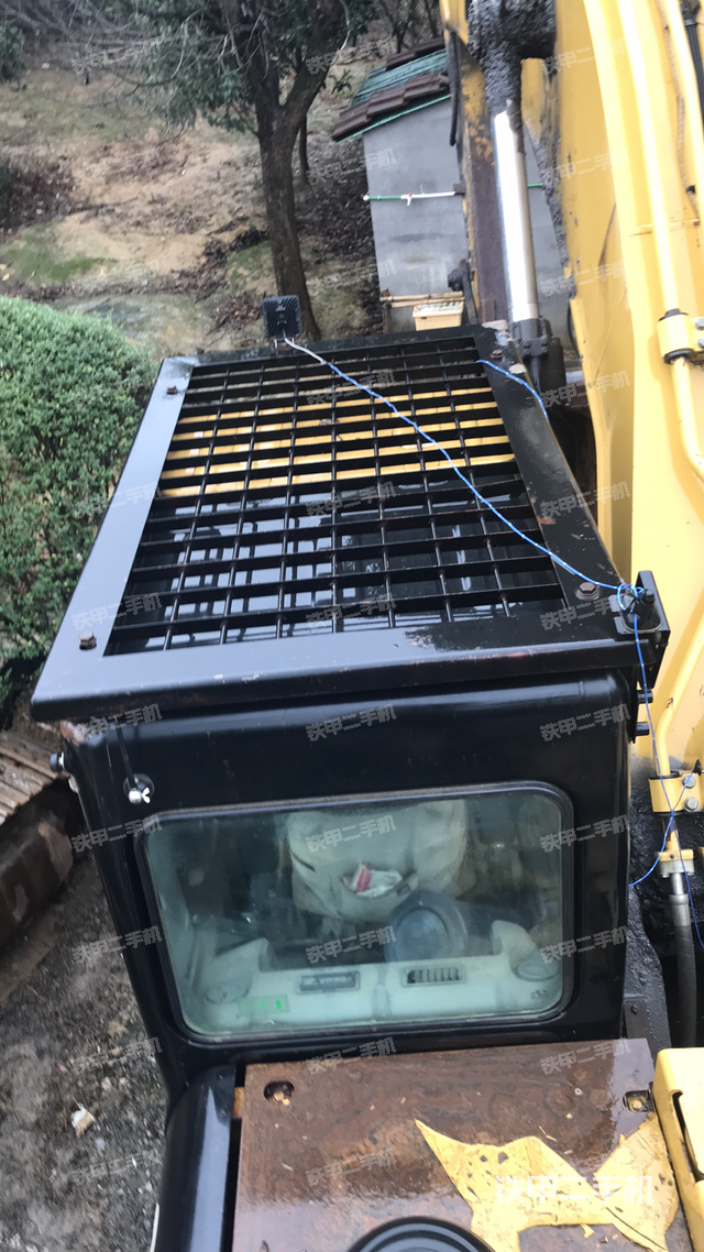 驾驶室顶部（整机外观）