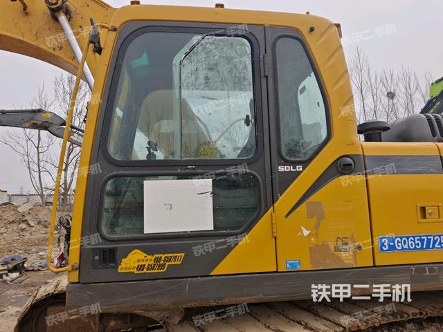 駕駛室整體(整機(jī)外觀) 駕駛室整體(整機(jī)外觀)