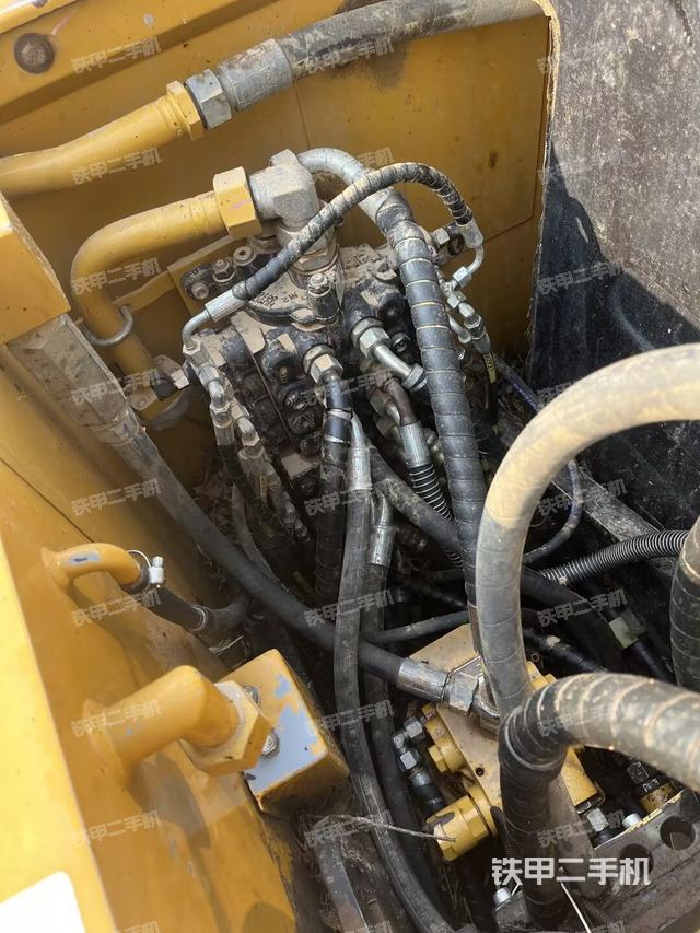 回轉(zhuǎn)馬達和主控閥（整機外觀）