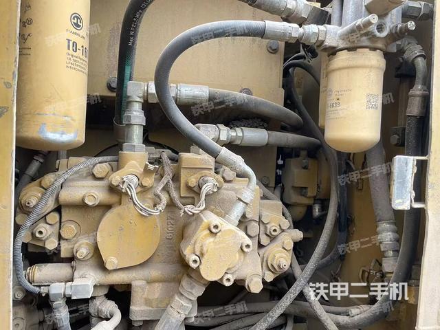 液壓泵艙室正面整體（整機(jī)外觀）