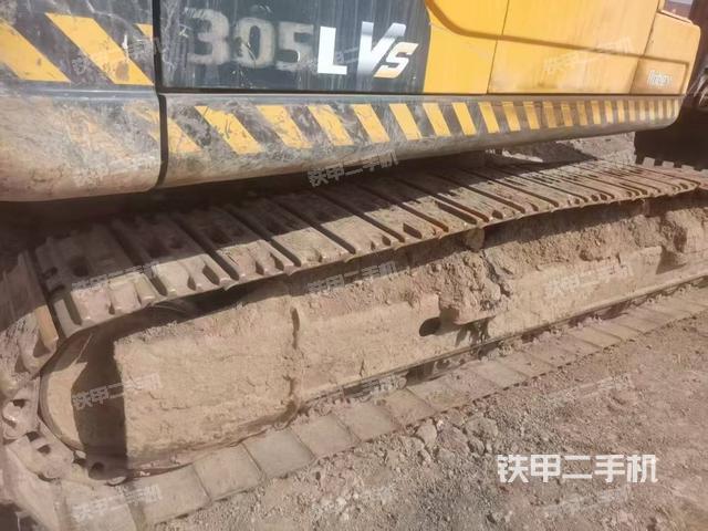 單側(cè)履帶整體(整機外觀) 單側(cè)履帶整體(整機外觀)