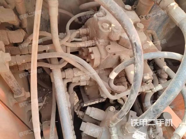 回轉(zhuǎn)馬達和主控閥（整機外觀）