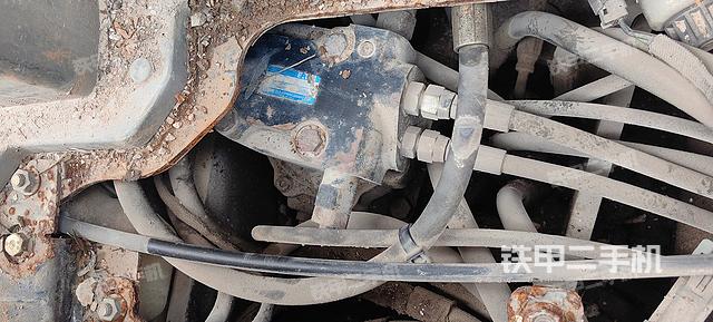 回轉(zhuǎn)馬達(dá)和主控閥（整機(jī)外觀）