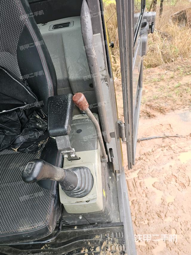 座椅左側控制臺/音響/含左手柄（駕駛室部分）