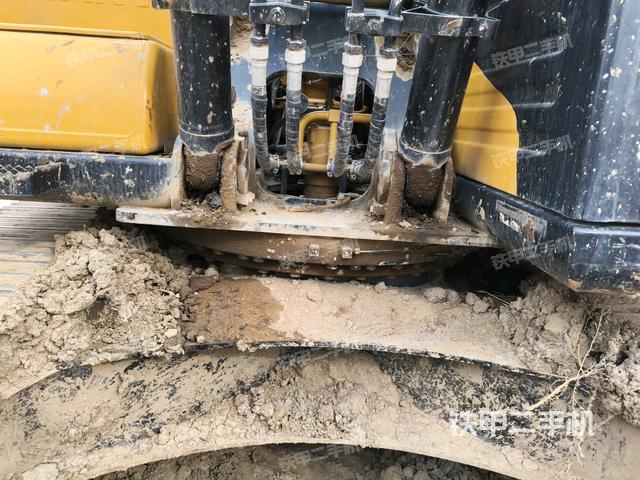 轉(zhuǎn)盤和下車架正前（工作和回轉(zhuǎn)裝置）