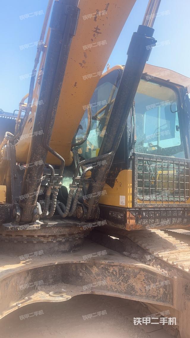 驾驶室顶部（整机外观）