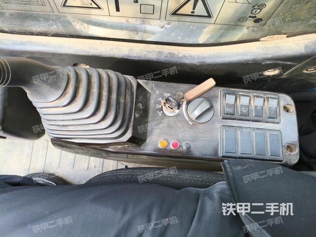 座椅左側(cè)控制臺/音響/含左手柄（駕駛室部分）