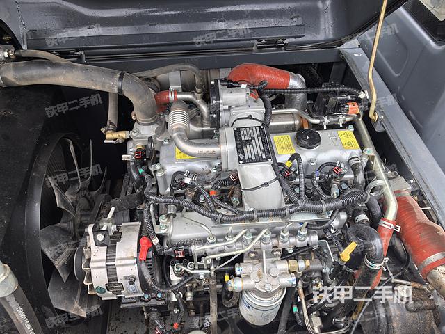 回转马达和主控阀（整机外观）