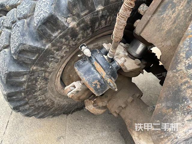 左驅(qū)動(dòng)輪（行走機(jī)構(gòu)）