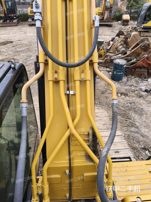 大臂背部俯視（工作和回轉(zhuǎn)裝置）