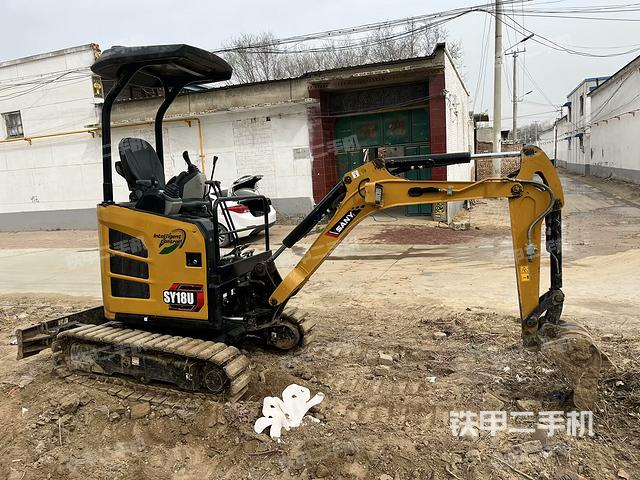 回轉(zhuǎn)馬達(dá)和主控閥(整機(jī)外觀) 回轉(zhuǎn)馬達(dá)和主控閥(整機(jī)外觀)