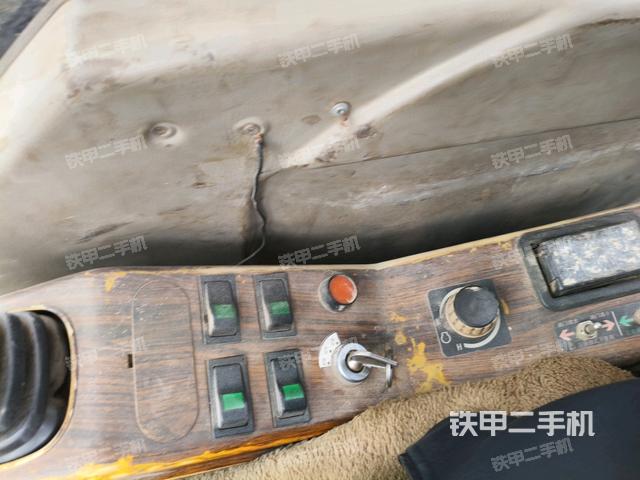 座椅左側(cè)控制臺(tái)/音響/含左手柄（駕駛室部分）