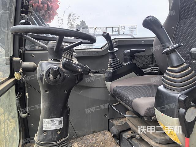 驾驶室整体（整机外观）