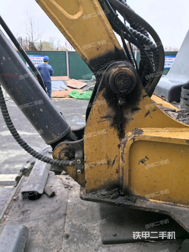 大臂根部?斜（工作和回轉(zhuǎn)裝置）