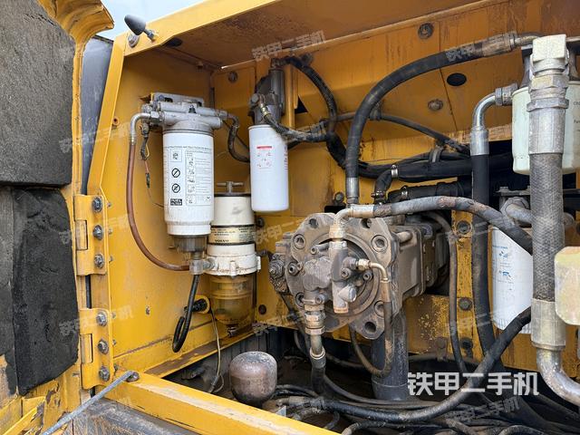 液壓泵艙室正面整體（整機(jī)外觀）