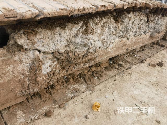 單側(cè)履帶整體(整機外觀) 單側(cè)履帶整體(整機外觀)