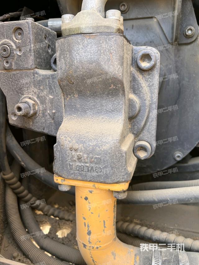 液壓泵艙室正面整體（整機(jī)外觀）