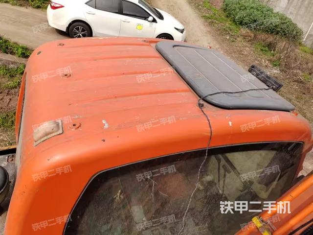 駕駛室頂部（整機外觀）