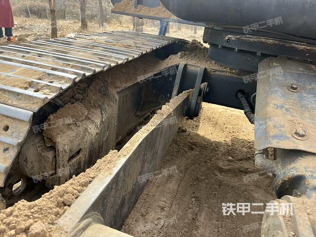 回轉(zhuǎn)馬達(dá)和主控閥（整機(jī)外觀）