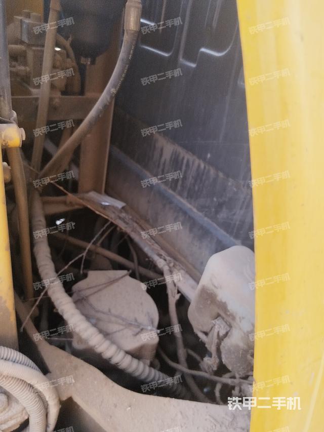 回转马达和主控阀（整机外观）