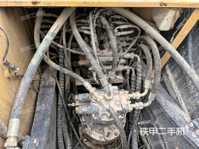 發(fā)動(dòng)機(jī)室（上車部件）