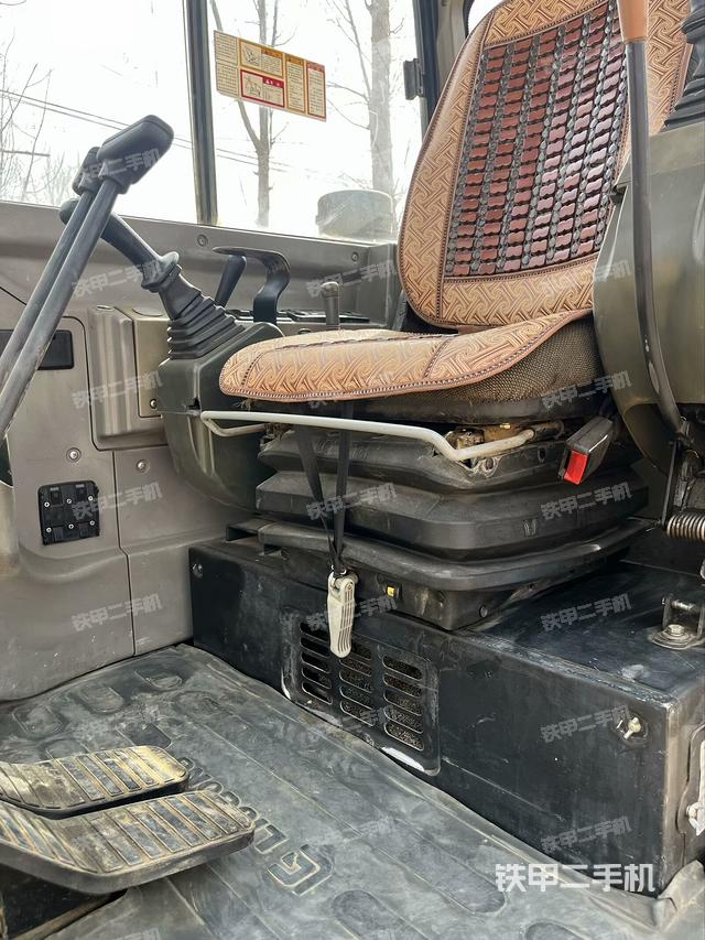 駕駛室頂部（整機(jī)外觀）