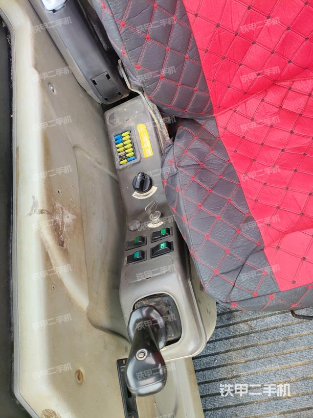 座椅左側(cè)控制臺(tái)/音響/含左手柄（駕駛室部分）