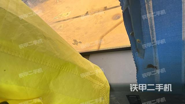 后窗玻璃角標(駕駛室部分) 后窗玻璃角標(駕駛室部分)