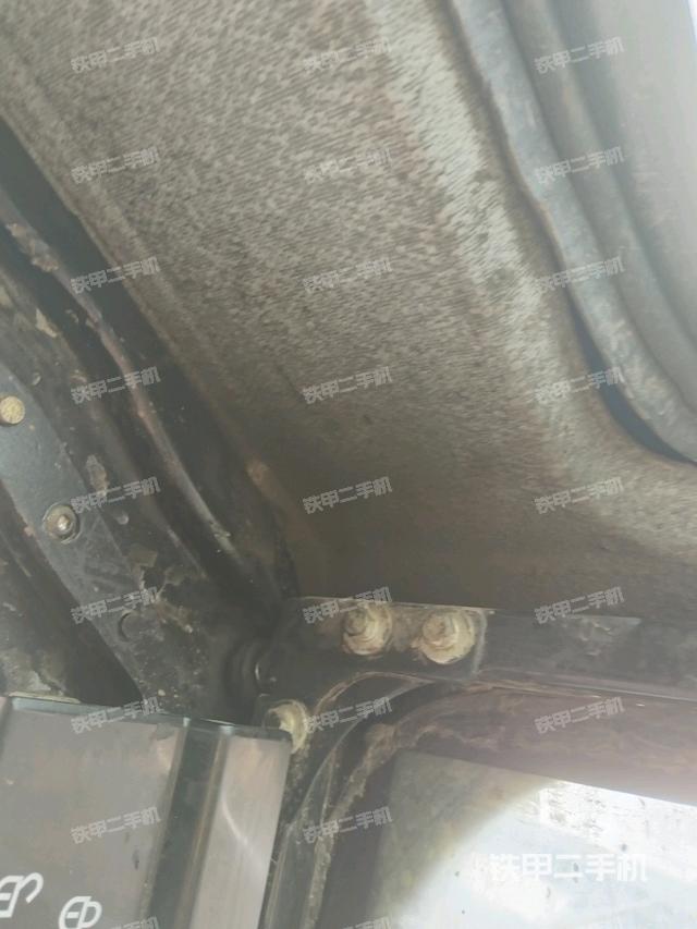 左后方玻璃角標(biāo)(駕駛室部分) 左后方玻璃角標(biāo)(駕駛室部分)