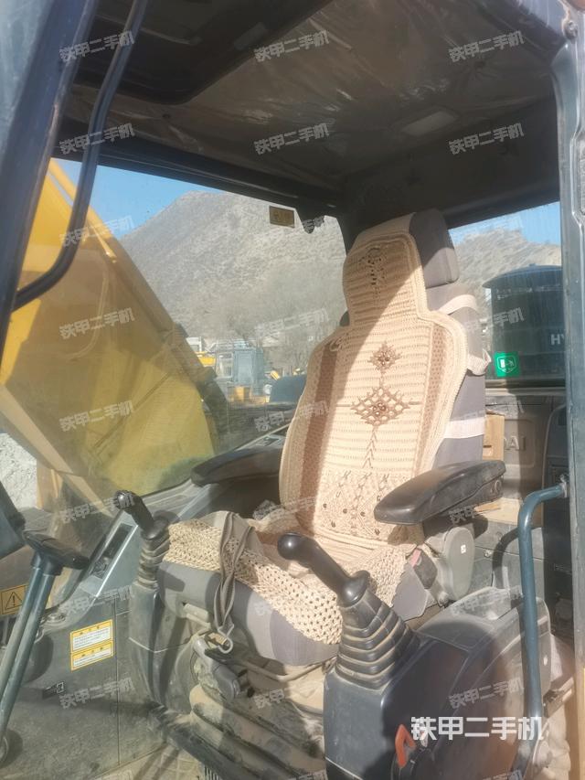 駕駛室整體(整機外觀) 駕駛室整體(整機外觀)