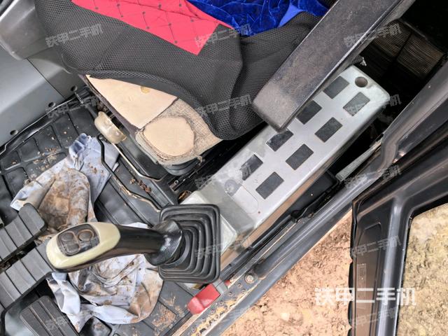 后窗玻璃角标（驾驶室部分）