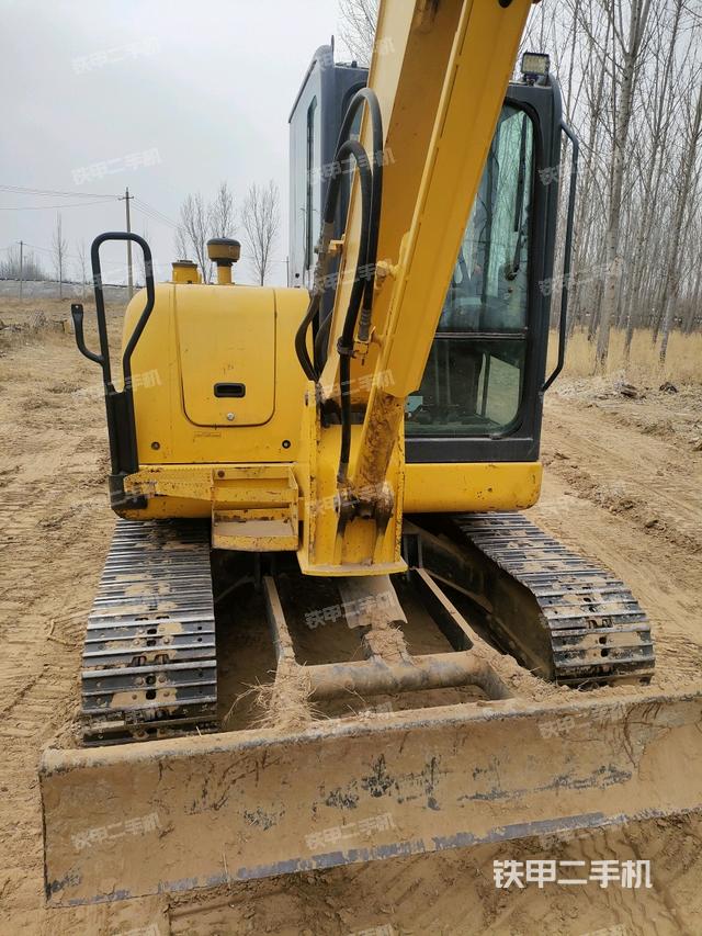 轉(zhuǎn)盤和下車架正前(工作和回轉(zhuǎn)裝置) 轉(zhuǎn)盤和下車架正前(工作和回轉(zhuǎn)裝置)