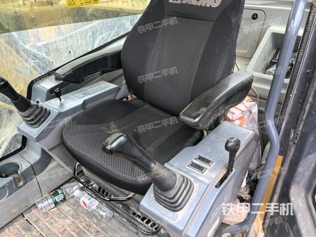 座椅右側(cè)控制臺(tái)/鑰匙門/油門/含右手柄（駕駛室部分）