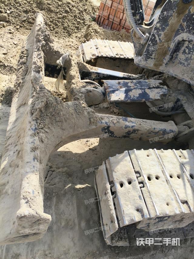 轉盤和下車架正前(工作和回轉裝置) 轉盤和下車架正前(工作和回轉裝置)