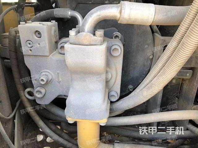 液壓泵艙室正面整體（整機(jī)外觀）