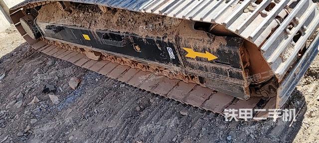 單側(cè)履帶整體(整機(jī)外觀) 單側(cè)履帶整體(整機(jī)外觀)