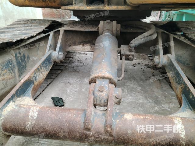 轉(zhuǎn)盤和下車架正前(工作和回轉(zhuǎn)裝置) 轉(zhuǎn)盤和下車架正前(工作和回轉(zhuǎn)裝置)