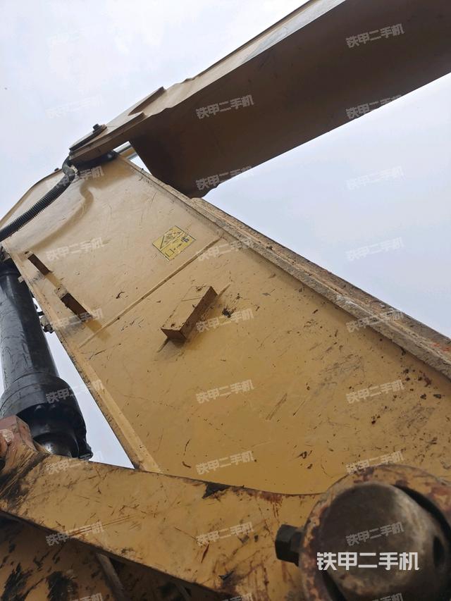 大臂油缸整体 竖拍（工作和回转装置）