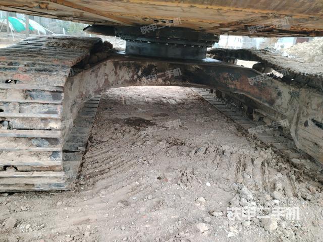 转盘和下车架正前（工作和回转装置）