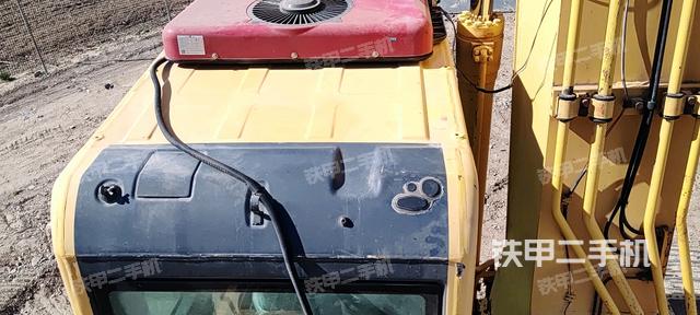 驾驶室顶部（整机外观）