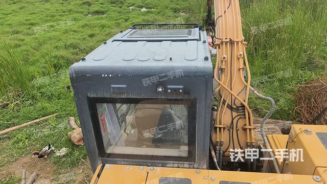 驾驶室顶部（整机外观）