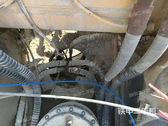 中央回轉(zhuǎn)接頭特寫（上車部件）