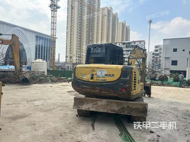 回轉(zhuǎn)馬達(dá)和主控閥（整機(jī)外觀）