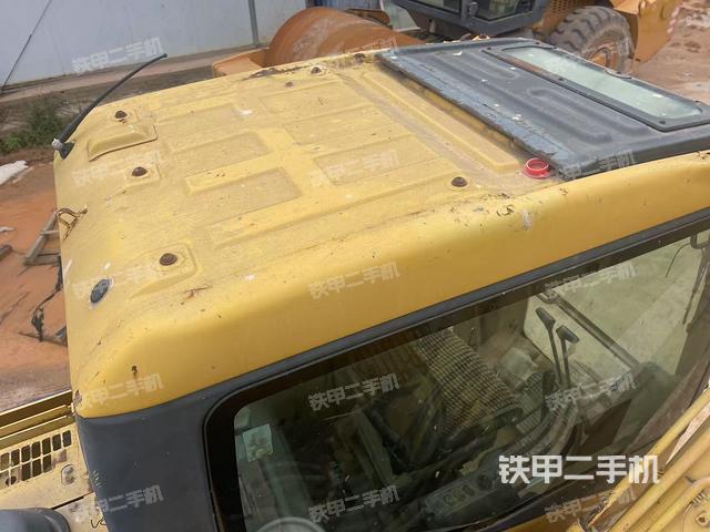 駕駛室頂部(整機外觀) 駕駛室頂部(整機外觀)